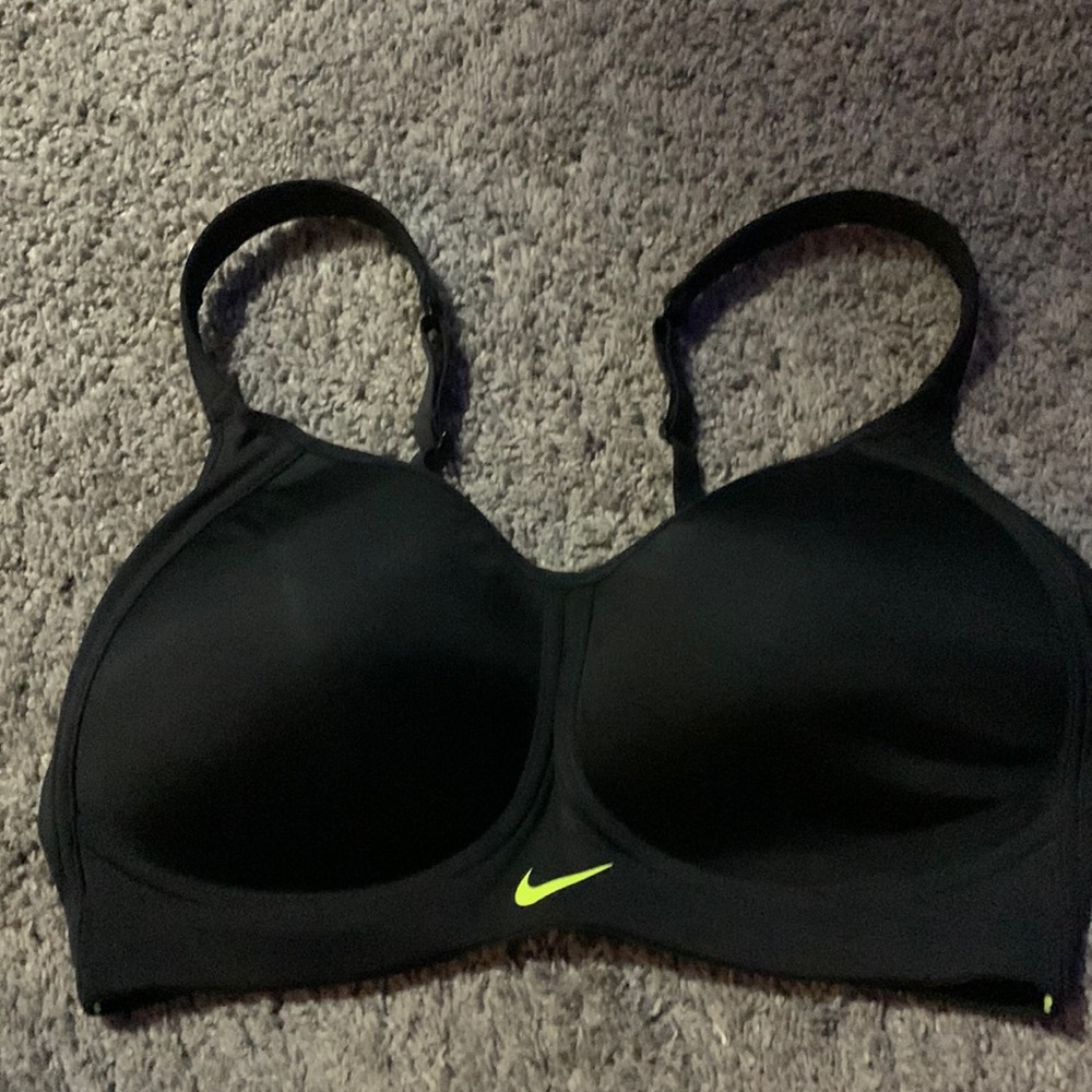 Nike Sports Bra. Never worn Size 34DD